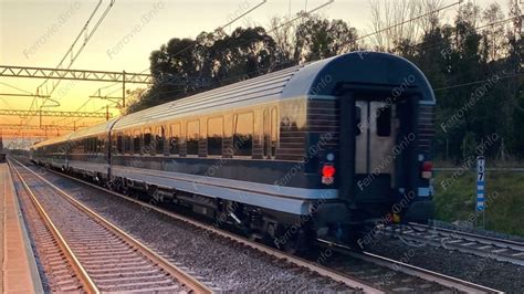 Ferrovie Info Ferrovie Si Mostrano Le Carrozze Del Treno Della