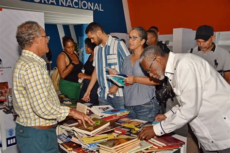 M S De Mil Personas Visitaron La Feria Del Libro