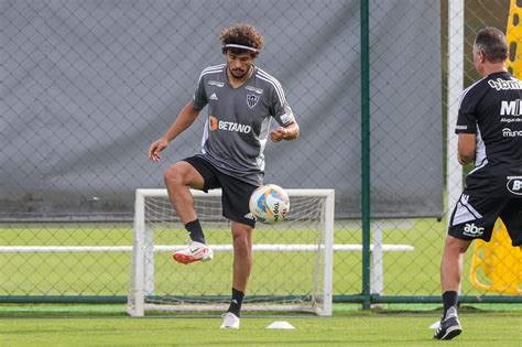 A uma semana de estreia no Mineiro Atlético MG segue preparação e vê