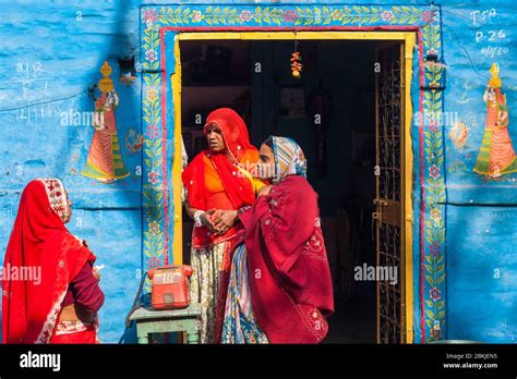 Street Life In India Women Wearing Saris Hi Res Stock Photography And