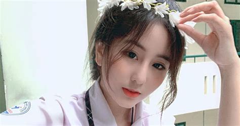 Bất Ngờ Trước Vẻ đẹp Của Hot Girl Fan U23 Việt Nam ~ Hotgirl