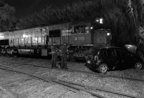 Una Formaci N Del Tren Roca Arroll A Un Auto En Lomas