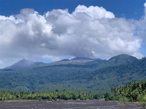 Erupsi Terus Menerus Pendakian Gunung Dukono Halmahera Utara Dilarang