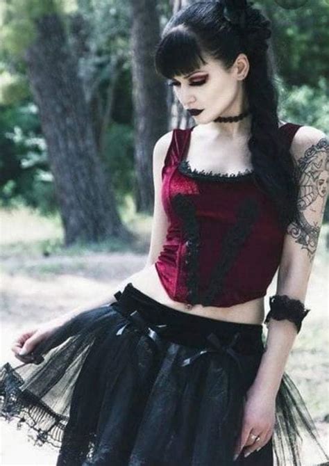 ⚰️𝕯𝖊𝖆𝖉 𝕲𝖎𝖗𝖑 𝖎𝖓 𝖆 𝖈𝖔𝖋𝖋𝖎𝖓🔪🖤🩸 On Twitter Rt Dark Mind05 🖤🌹 Gothic Love 🌹🖤