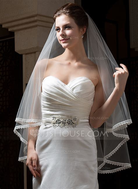 One Tier Fingertip Bridal Veils With Lace Applique Edge 006034302