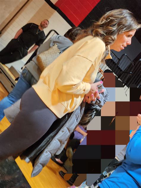 Milf In Grey Leggings Spandex Leggings Yoga Pants Forum