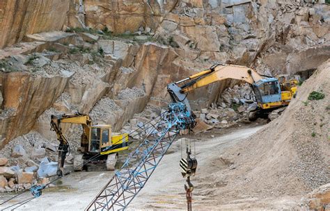 What is the Main Difference between Mining and Quarrying?