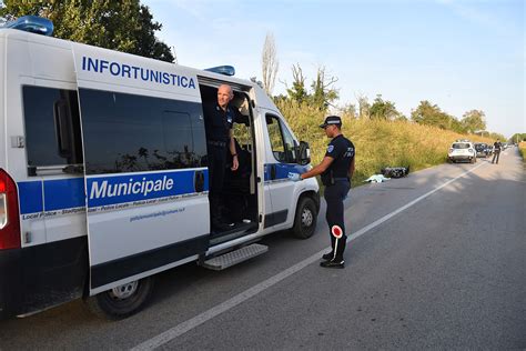 Incidente Mortale A Lido Di Dante Muore Un Enne