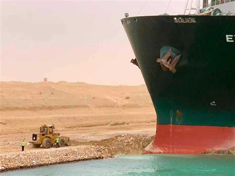 Here Are The Main Theories Of How The Ever Given Got Stuck In The Suez Canal Business Insider