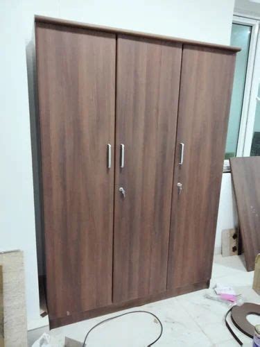 Hinged Door 3 Doors Plywood Wardrobe With Locker At Rs 340 Sq Ft In