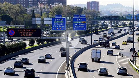 Manuela Carmena Decreta Que A Partir De 2025 No Podrán Circular Coches Antiguos Por Madrid