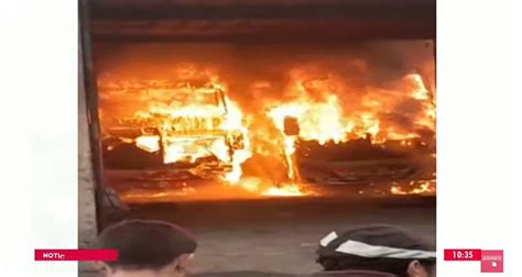 Ate Incendio De Grandes Proporciones Consume Taller De Buses