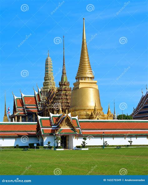 The Temple of the Emerald Buddha Stock Image - Image of culture, golden ...