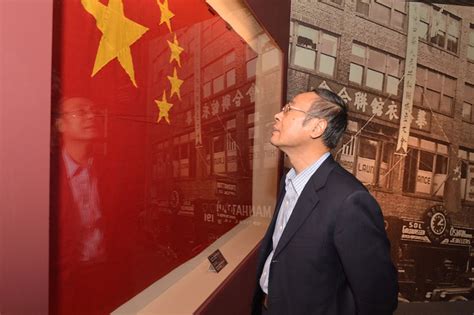 万立骏主席参观“行远同梦——华侨华人与新中国特展”中国华侨历史博物馆