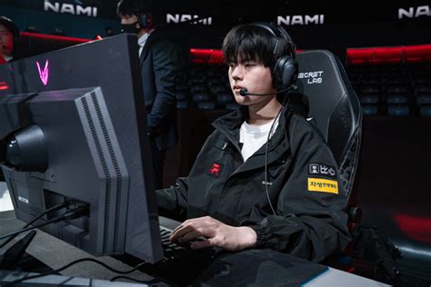 Lck Kt롤스터 데프트의 펜타킬 앞세워 농심 21 격파 게임뷰