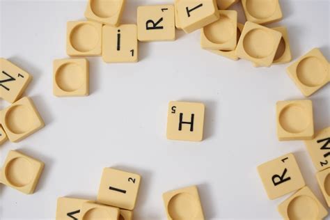 Premium Photo Scrabble Letter H Top View On A White Background