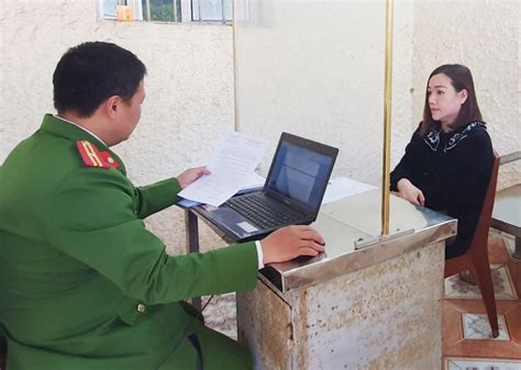 Khoe Quen Ng C P V N Ph Ng Ch Nh Ph Hot Girl L A Ti N T D Nh M C T I B O C Ng An Nh N