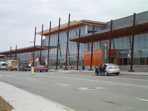 Fairbanks International Airport evacuated after bomb threat - Alaska ...