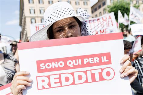 Napoli Ex Percettori Rdc In Protesta Davanti A Sede Inps Lapresse