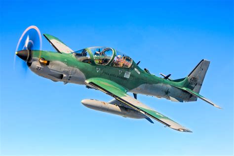 HISTORIA DA AVIAÇÃO 40 anos após primeiro voo Tucano segue como maior