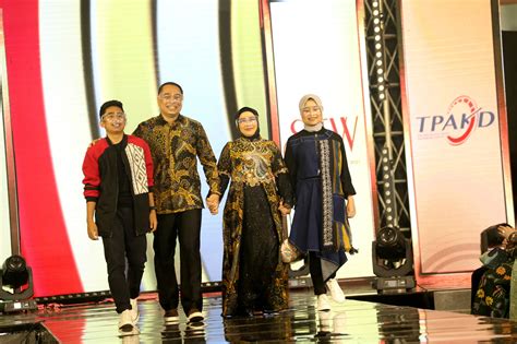 Percepatan Pemulihan UMKM Surabaya Fashion Week 2021 Resmi Dibuka