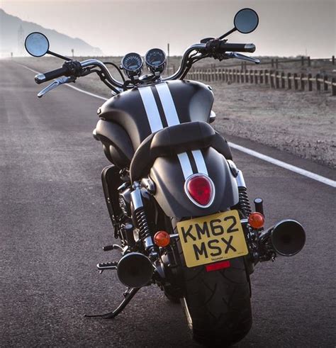 Triumph Rocket III Price, Specs, Review, Pics & Mileage in India