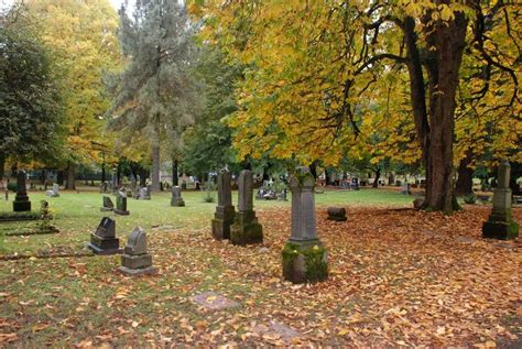 Lone Fir Cemetery Metro