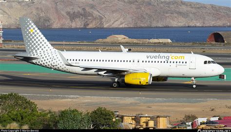 EC MVD Vueling Airbus A320 232 WL Photo By Martin Bernict ID 1338331