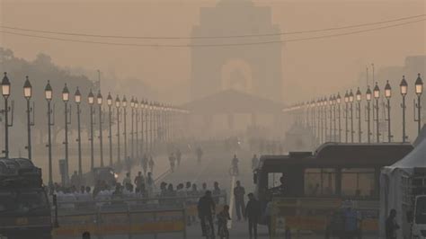 Delhis Air Quality Remains ‘very Poor Aqi Recorded At 304 Top Updates Latest News India