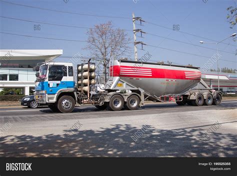 Cement Truck Image & Photo (Free Trial) | Bigstock