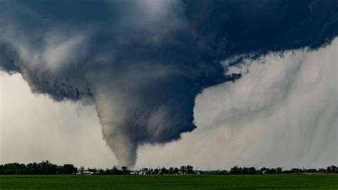 At Least 7 People Including 2 Children Killed By Tornadoes Near Des