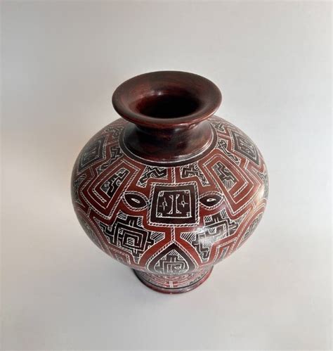 Vaso Marajoara Grande - Vaso Marajoara Grande em Cerâmica Escura (25x20) | Casa & Equilíbrio ...