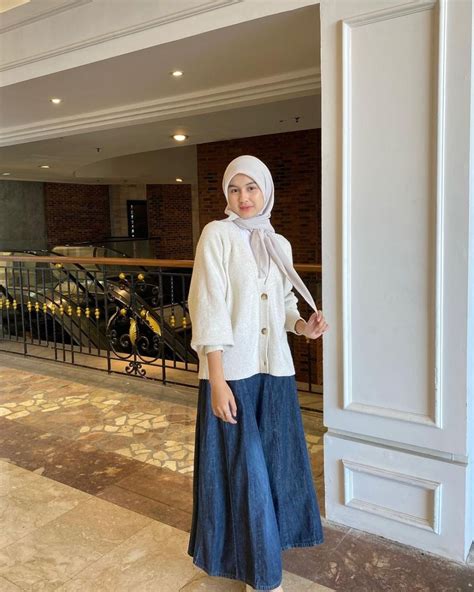 Ide Ootd Skirt Tema Kasual Ala Influencer Hijab Menawan