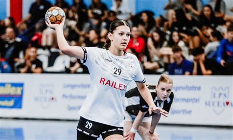 Alexia Petruneac Un Pariu Pentru Viitor N Handbalul Feminin Rom Nesc