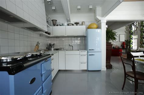 Retro Kitchen Designs - Pictures and Ideas