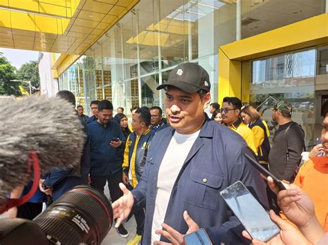 Menpora Sodorkan Nama Pemain Keturunan Kepada Bima Sakti Untuk