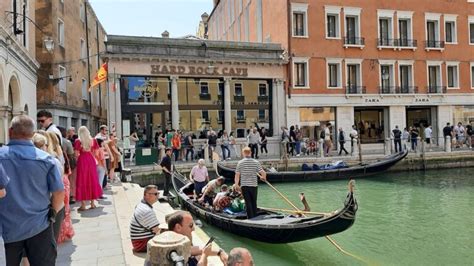 The Ultimate Insider’s Guide for a Gondola Ride in Venice