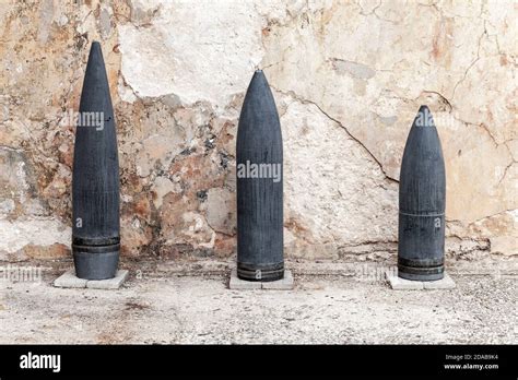 Artillery Projectiles Stockfotos Und Bilder Kaufen Alamy