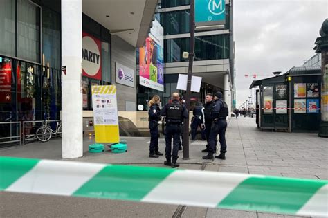 Une Femme Mena Ante Bless E Par Des Policiers Paris La Temp Te