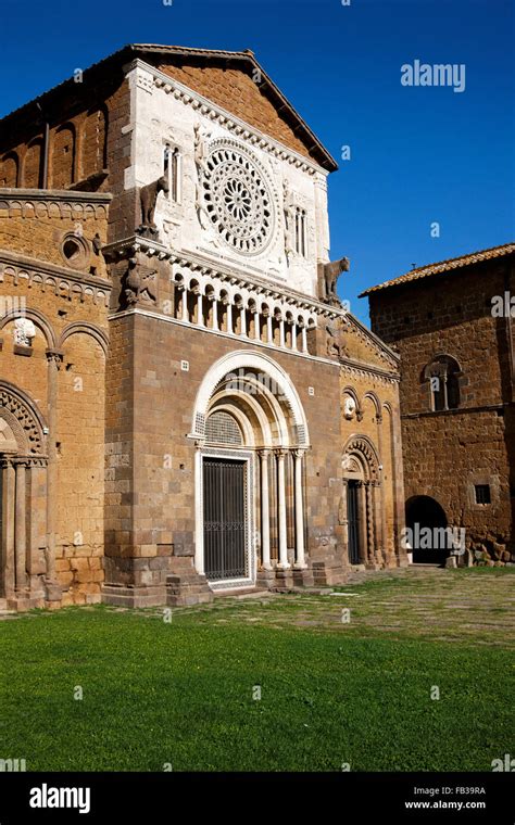 Italian romanesque architecture hi-res stock photography and images - Alamy