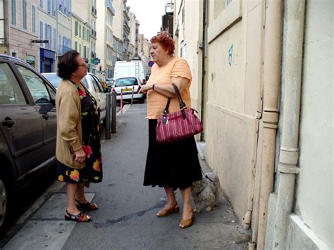 Deux Vieilles Femmes Qui Discutent