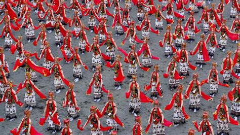 Tari Kolosal Gandrung Sewu Banyuwangi Pukau Ribuan Wisatawan Surabaya