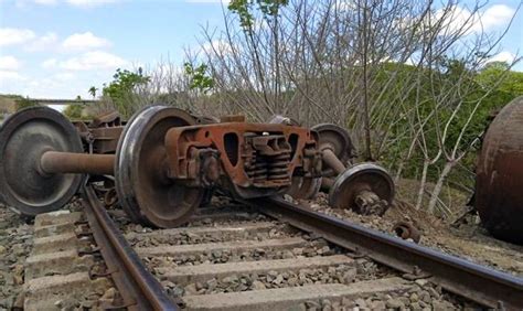 Laboran a todo tren para restablecer circulación tras