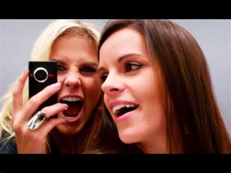 HOT VLOGGERS AT BLOGHER YouTube