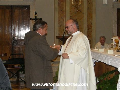 La Consegna Di Candele A Rappresentanti Delle Parrocchie Affidate A