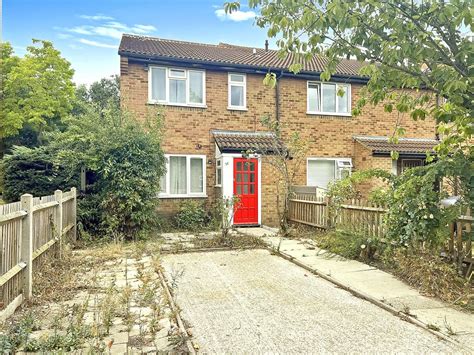 2 Bed End Terrace House For Sale In Hogarth Crescent Colliers Wood