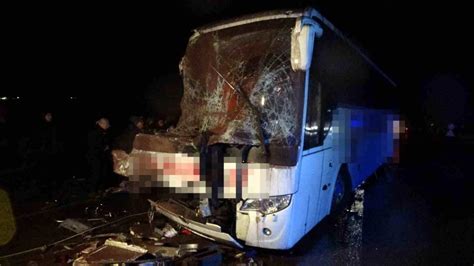 Çanakkale Bursa karayolunda otobüs kamyon kaza 3 ü ağır 9 yaralı