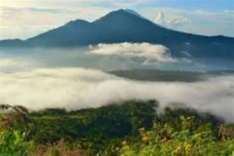 Ini Mitos Di Gunung Sanggabuana Karawang Yang Bikin Bulu Kuduk