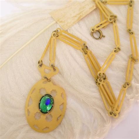 Vintage Art Deco Peacock Eye Foil Glass Celluloid Pendant Necklace