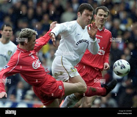 Leeds v Liverpool Mark Viduka (right Stock Photo - Alamy